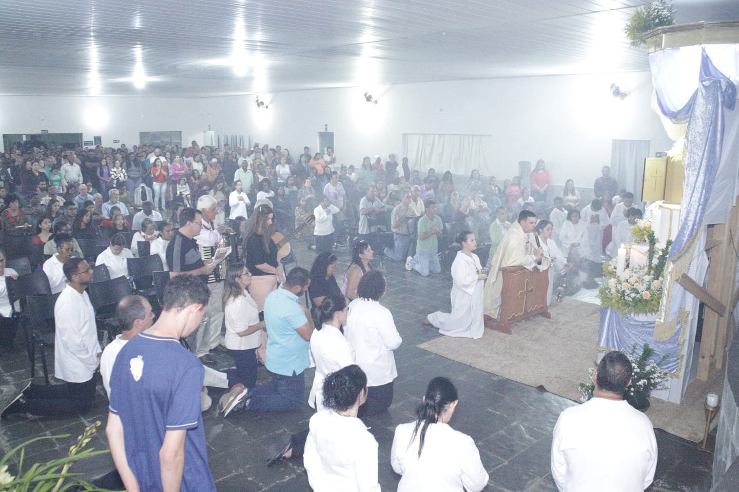 Quinta-feira Santa na Igreja de Nossa Senhora do Rosário: Fé, Serviço e Adoração Marcam a Celebração