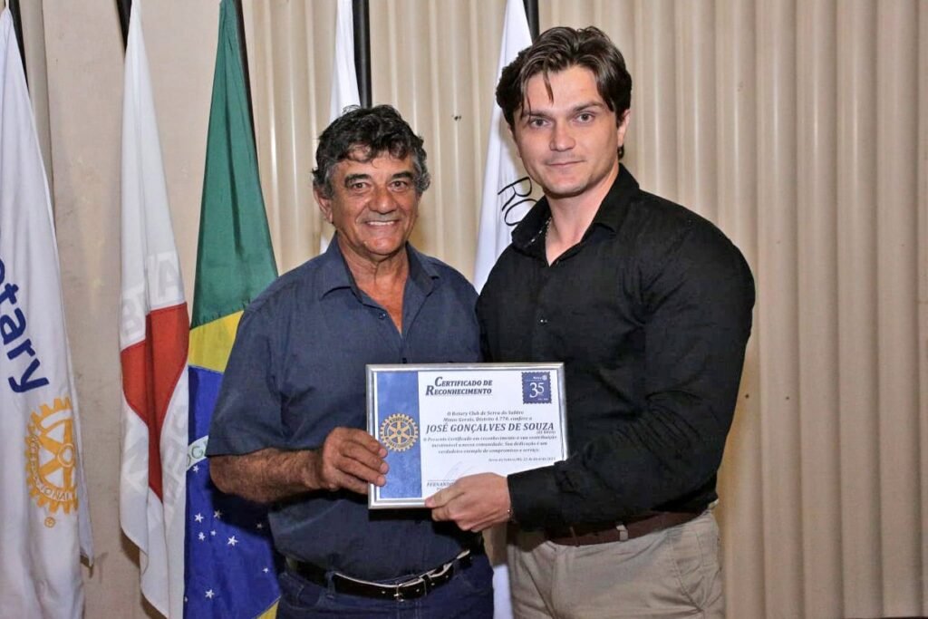 Rotary Club de Serra do Salitre entrega Moção ao Produtor Rural de Leite José