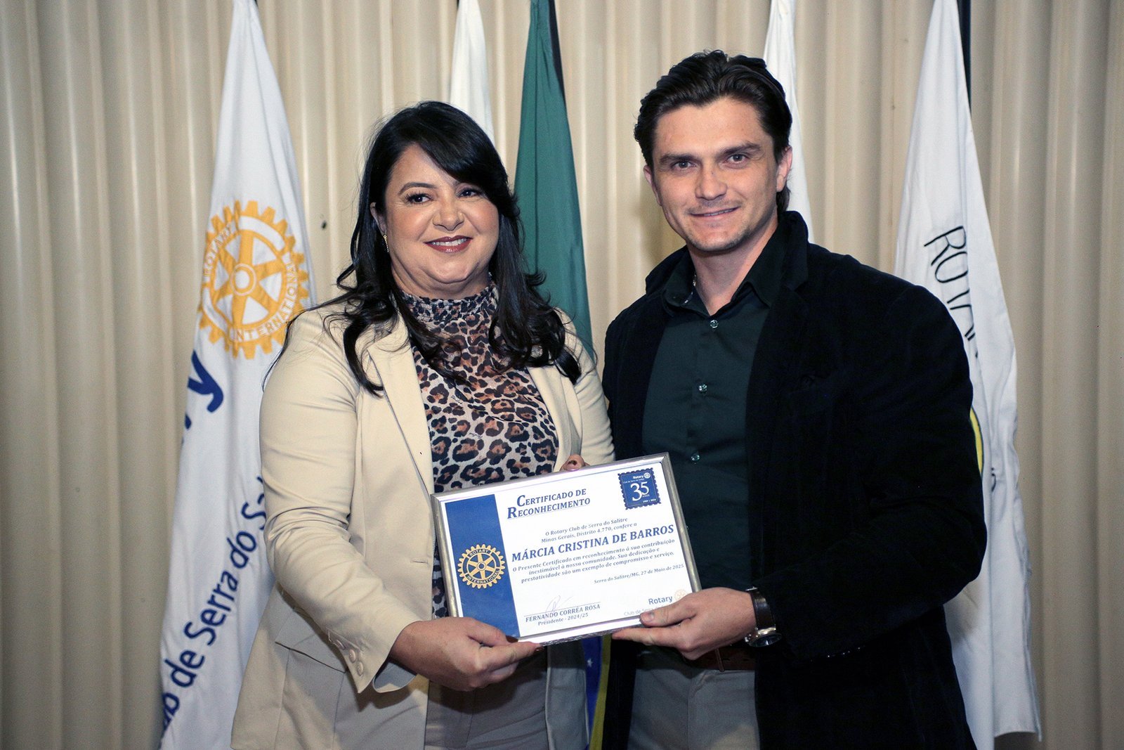 ROTARY CLUB DE SERRA DO SALITRE HOMENAGEIA PROFESSORA MÁRCIA CRISTINA DE BARROS POR LEGADO NA EDUCAÇÃO
