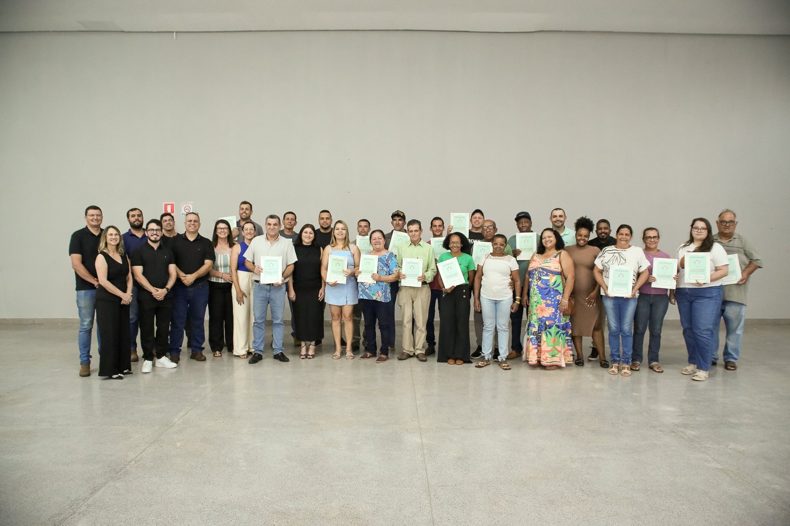 TÍTULOS DE REGULARIZAÇÃO FUNDIÁRIA GARANTEM SEGURANÇA E DIGNIDADE A FAMÍLIAS DE SERRA DO SALITRE