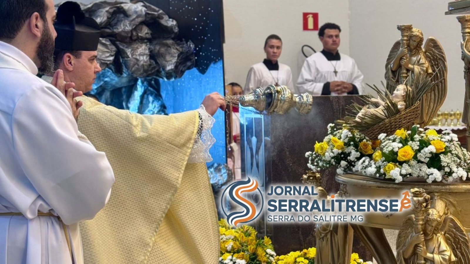 FIÉIS CELEBRAM O NASCIMENTO DE JESUS NA IGREJA DO ROSÁRIO EM SERRA DO SALITRE