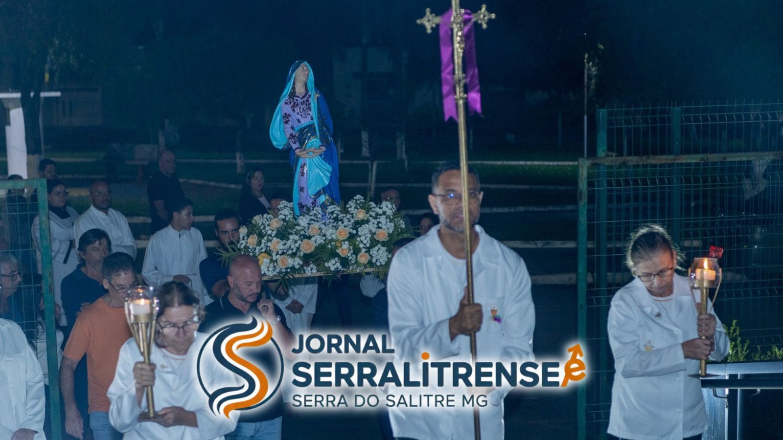 NOITE DE INTERCESSÃO EM SERRA DO SALITRE: 4ª DOR DE MARIA É MEDITADA NO ROSÁRIO E SEGUE EM PROCISSÃO À PREFEITURA