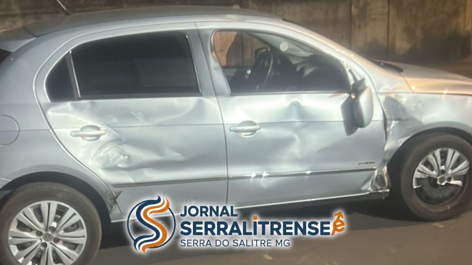 ACIDENTE ENTRE MOTO DE ENTREGAS E CARRO MOVIMENTA O CENTRO NA NOITE DE DOMINGO
