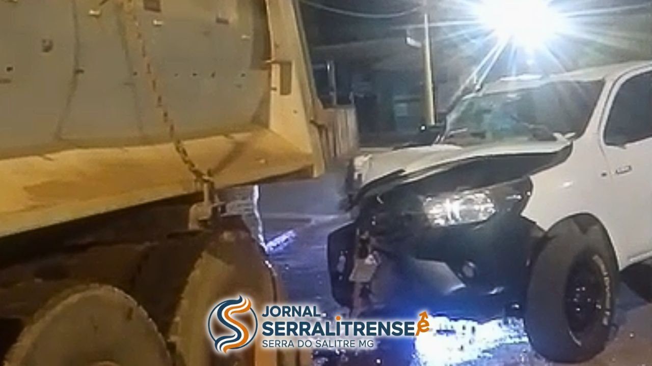 VÍDEO MOSTRA ESTRAGO APÓS BATIDA ENTRE HILUX E CAMINHÃO EM SERRA DO SALITRE