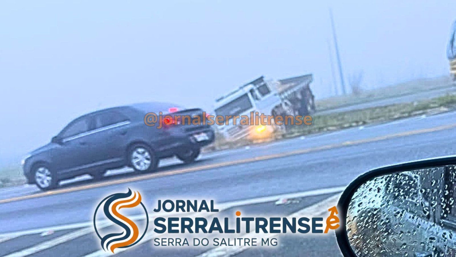 Caminhão cai em vala e interdita BR-146 em Serra do Salitre